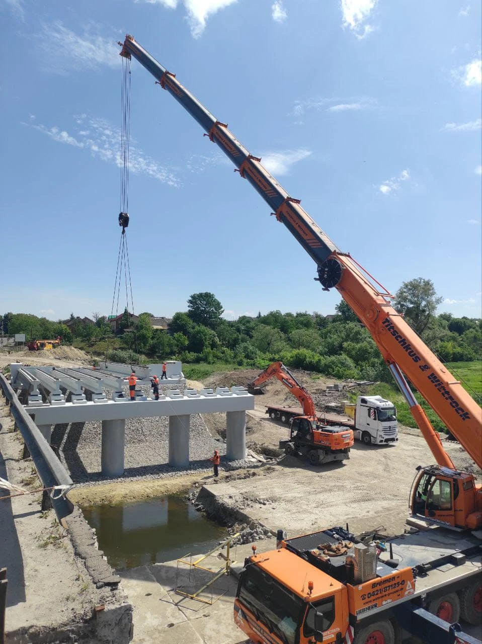 На Львівщині будують новий міст через річку Західний Буг
