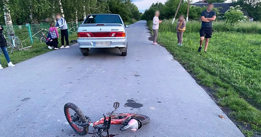 На Хмельниччині водійка легковика збила 4-річного хлопчика, який виїхав велосипедом на дорогу