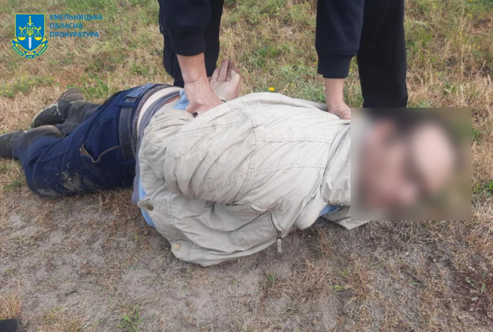 На Хмельниччині син зарубав батька
