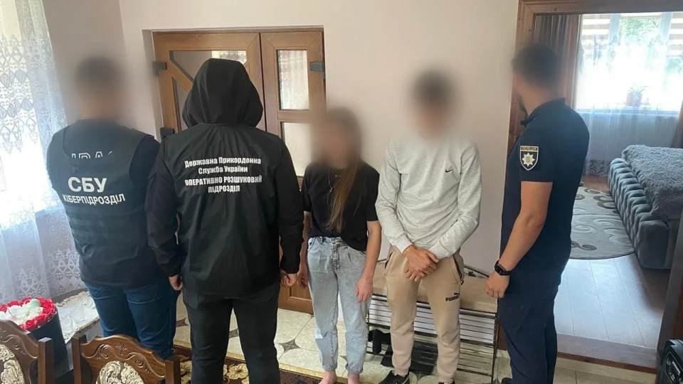 На Закарпатті затримали трьох переправників чоловіків через кордон