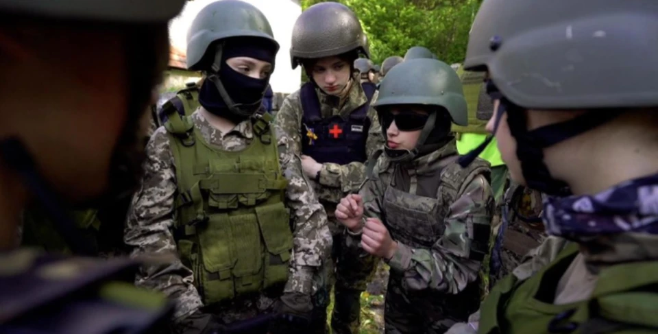 війсьовий вишкіл львіських школярів у Карпатах