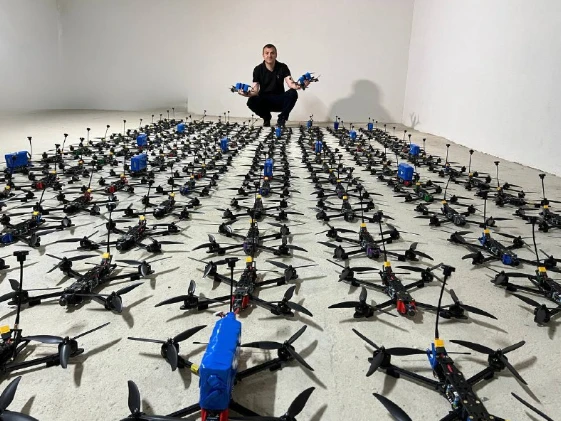 З Хмельницького військовим передали 120 FPV-дронів власної збірки