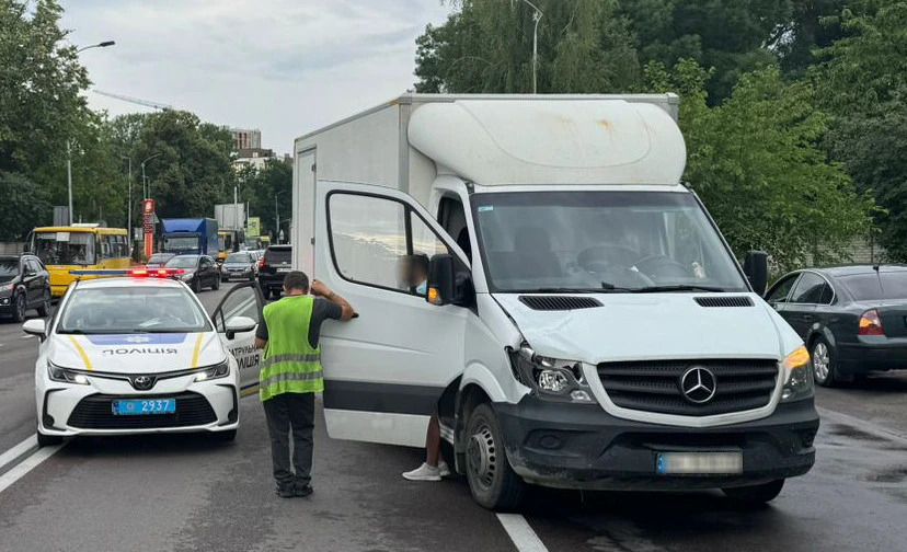 У Львові під колесами вантажівки загинула жінка