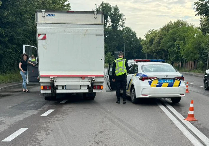 У Львові під колесами вантажівки загинула жінка