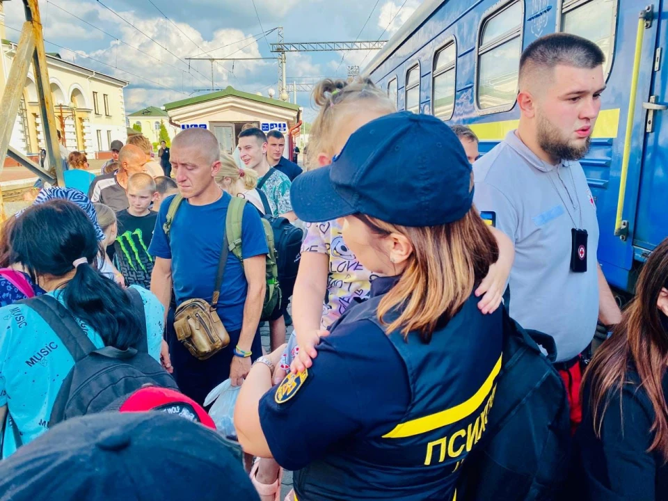 З Харківщини на Волинь потягом евакуювали 30 дітей
