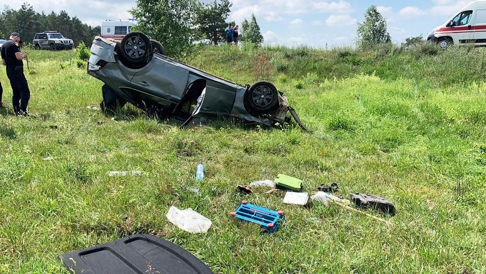 На Рівненщині в легковика під час руху відлетіло колесо: 18-річний водій і 15-річний пасажир у реанімації