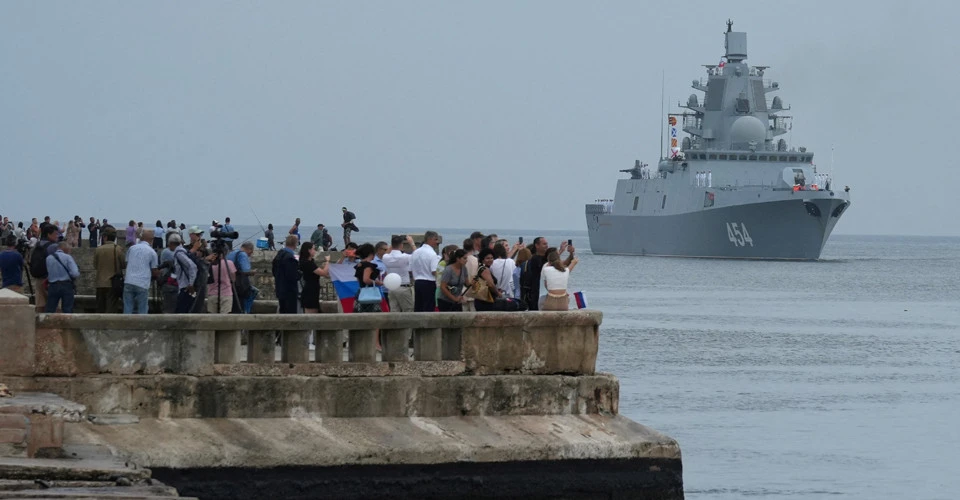 військовий корабель РФ в порту Гавани