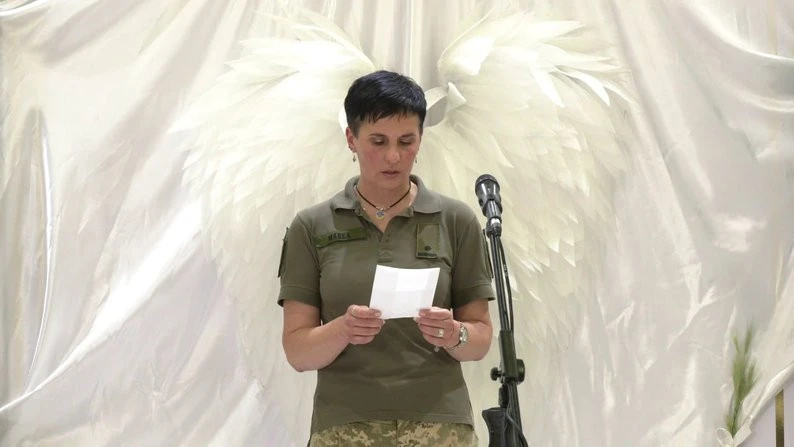 Військова з Рівного презентувала другу поетичну збірку "Крила, обпалені війною"