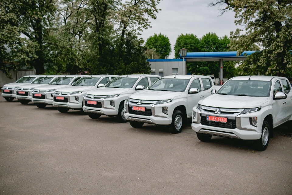 Ferrexpo передала ЗСУ 10 пікапів