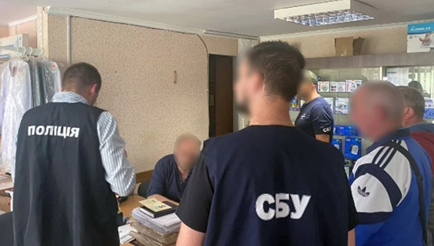 У Хмельницькому викрили двох ділків, які за гроші виготовляли чоловікам документи про інвалідність