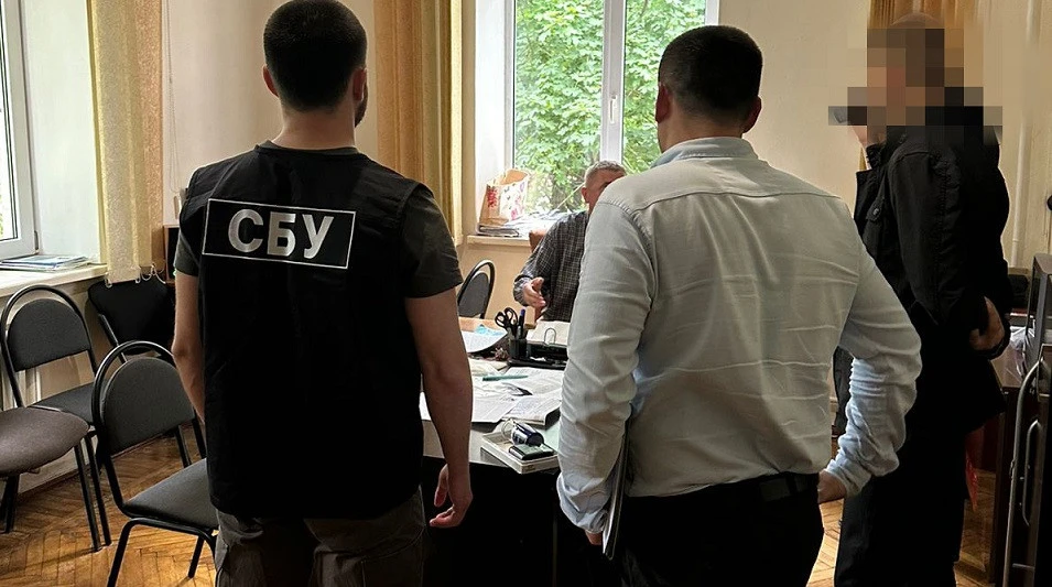 Директора диспансеру на Тернопільщині підозрюють у корупції