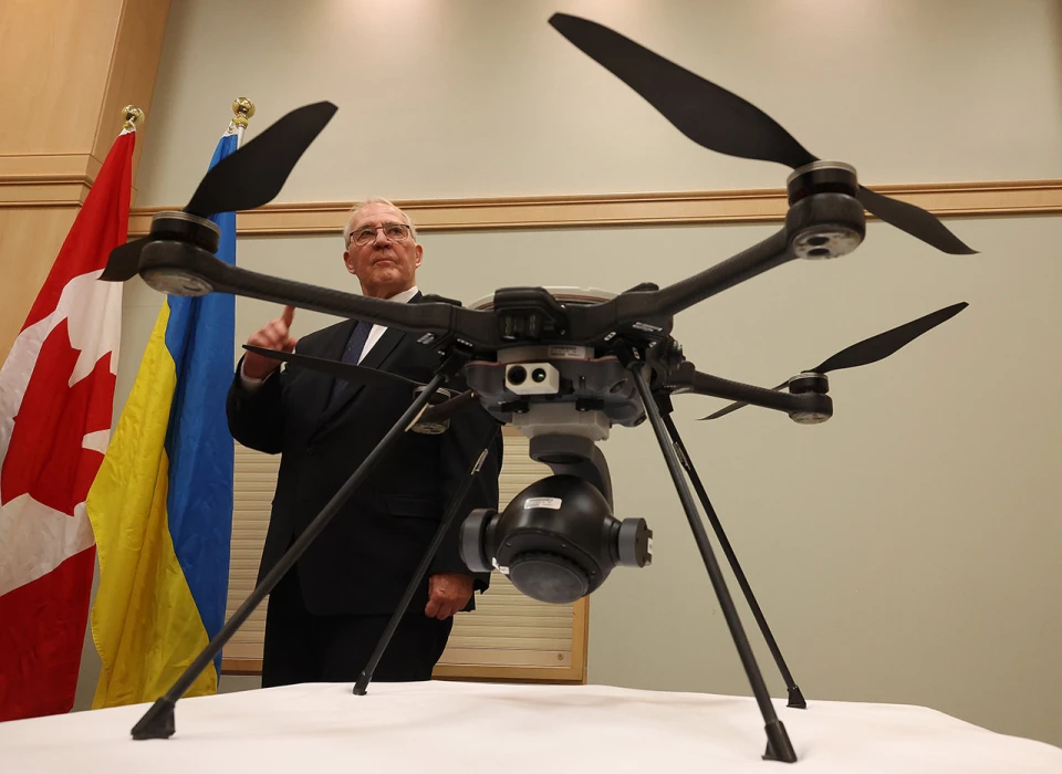 Міністр національної оборони Канади Білл Блер оголосив, що Каада передає Україні 800 безпілотників SkyRanger R70 в Торонто. 19 лютого 2024 р.
