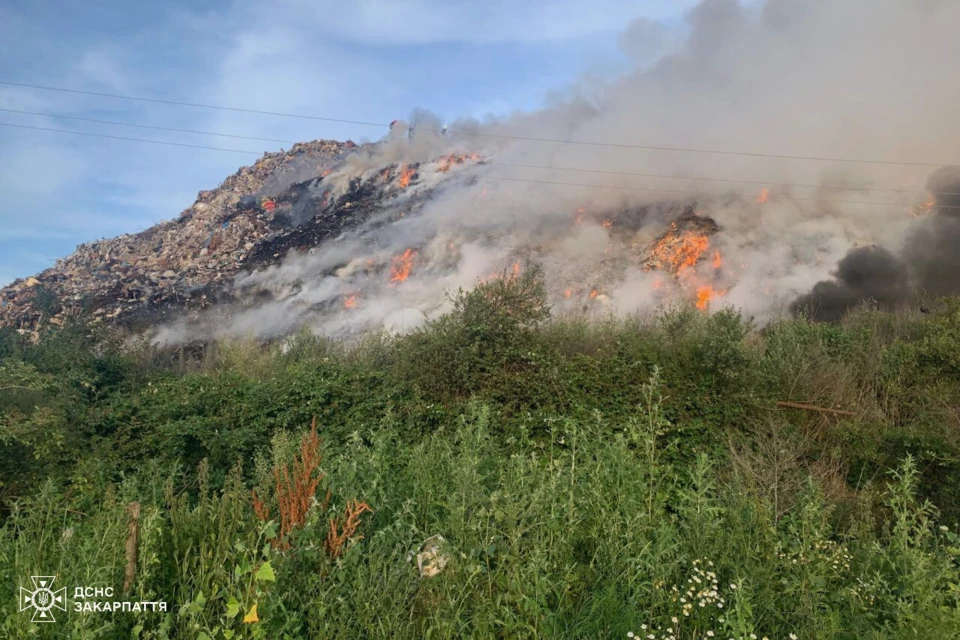 Біля Ужгорода горить полігон твердих побутових відходів