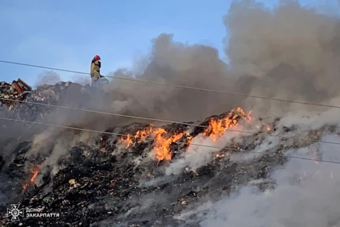 Біля Ужгорода горить полігон твердих побутових відходів