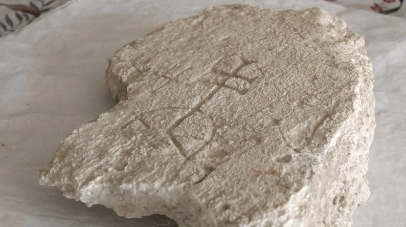 алебастрова брила XII століття