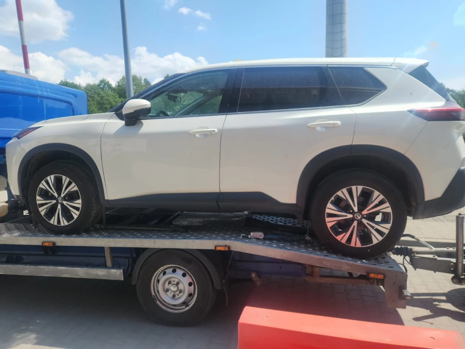 Львівські митники викрили благодійний фонд, який незаконно ввозив кросовери нібито для ЗСУ