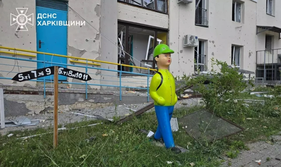 Поруч із місцем удару по приватній школі у Харкові (23 червня 2024 року)
