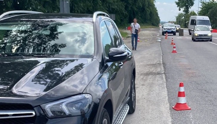 У Городку біля Львова водійка Mersedes-Benz збила 26-річну жінку. Потерпілу госпіталізували