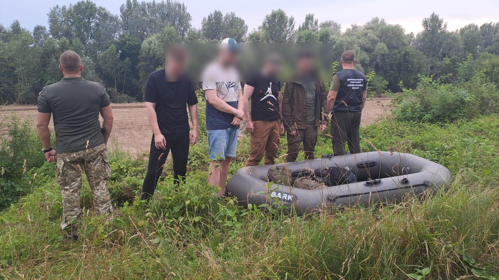На Закарпатті впіймали ухилянтів