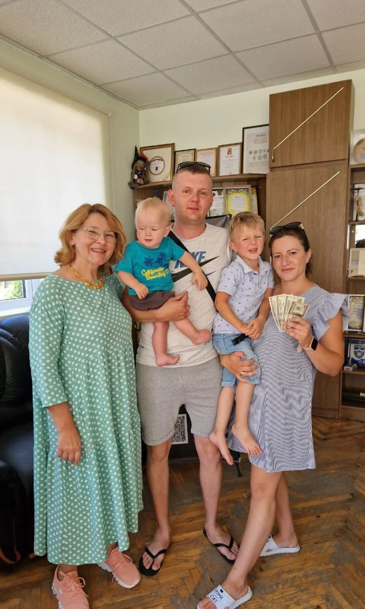 Родина з Прикарпаття передала 500 $ на дрони для ЗСУ у пам'ять про полеглого на війні батька
