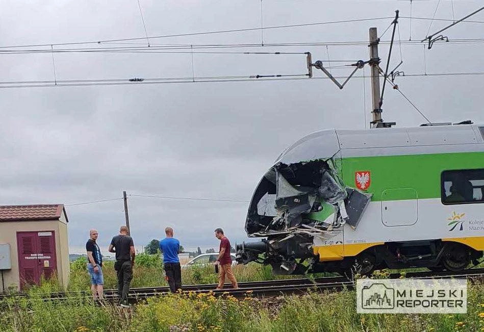 Поблизу Варшави потяг зіштовхнувся з вантажівкою на переїзді. Загинув водій