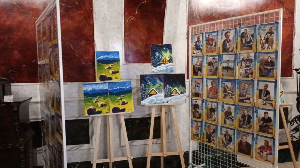 На Тернопільщині під час аукціону продали картини бійців, які вони написали під час реабілітації