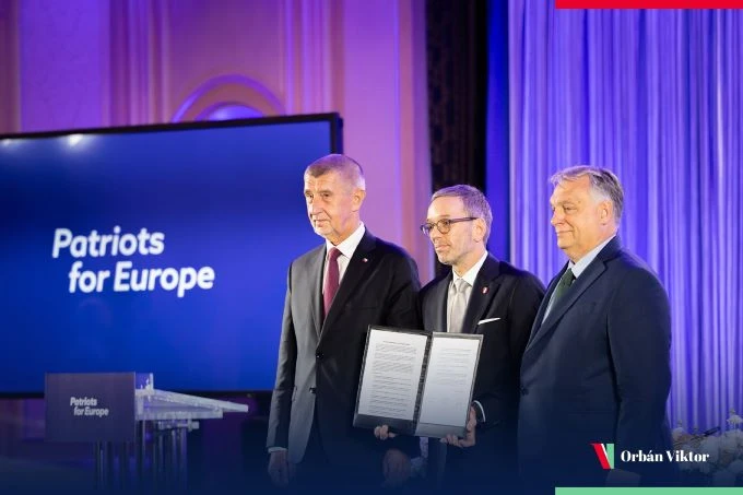 "Патріоти для Європи". Зліва направо Андрей Бабіш, Герберт Кікль та Віктор Орбан