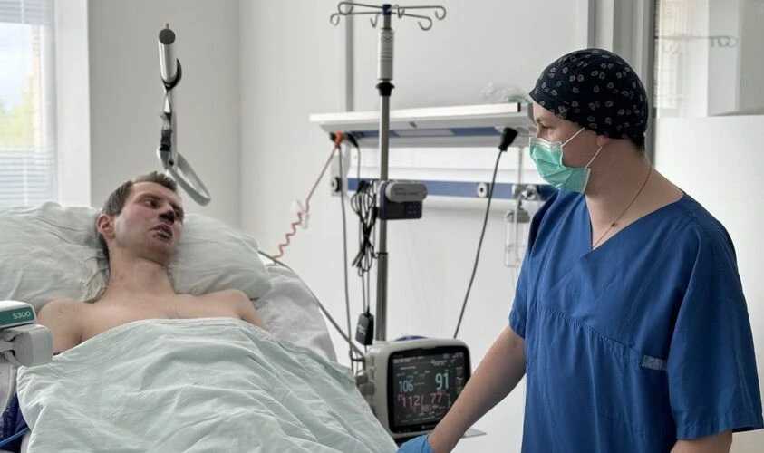 військовий після пересадки шкіри