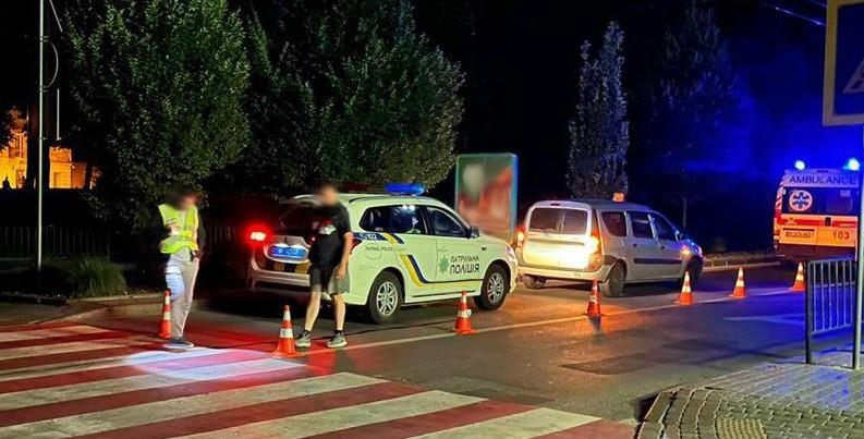 У Львові 22-річний водій Dacia збив пішохода. Чоловік помер дорогою до лікарні