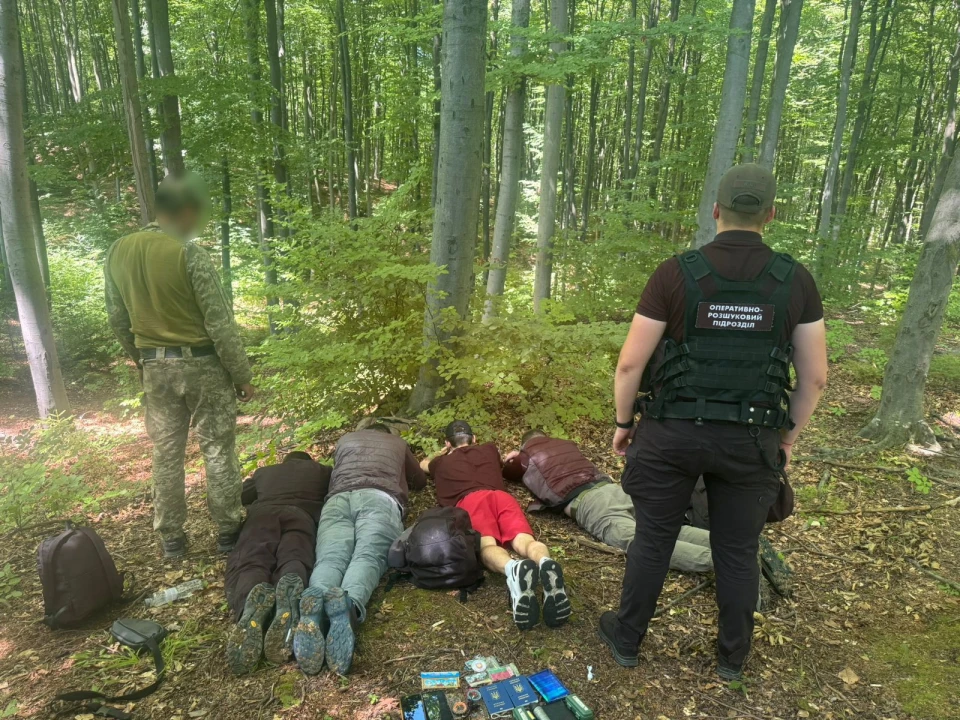 Чоловіки з трьох областей заплатили по 4 тис. євро за маршрут руху через кордон