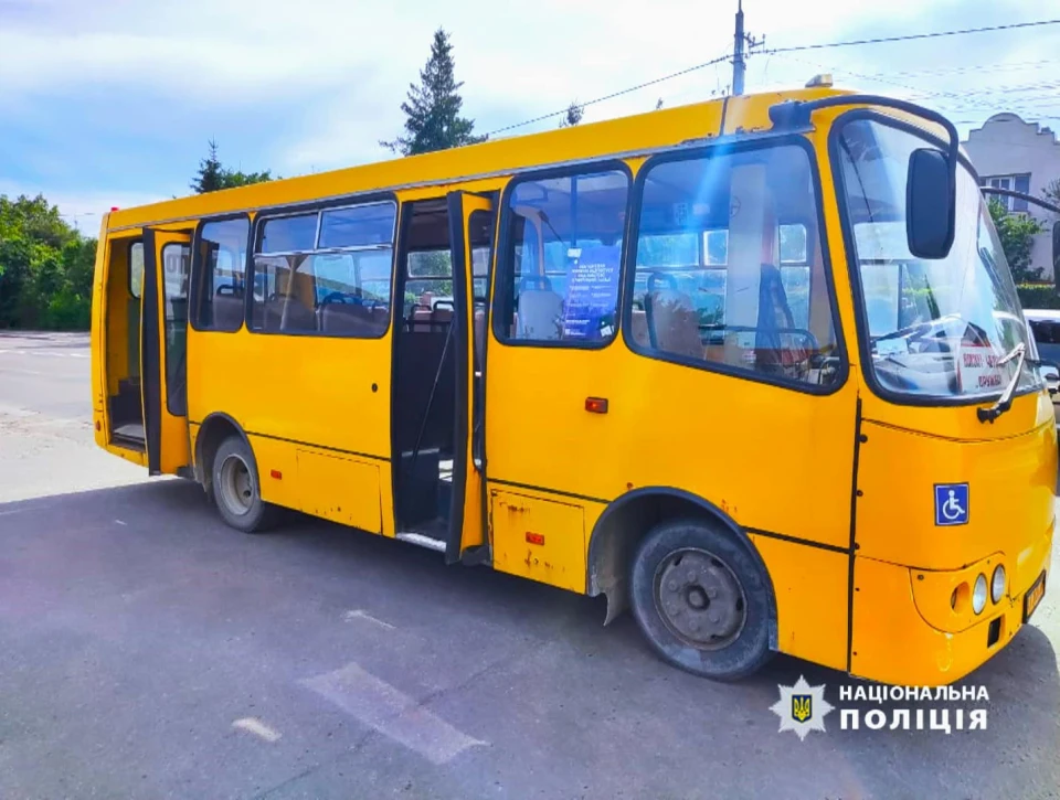маршртука, з якої випала жінка