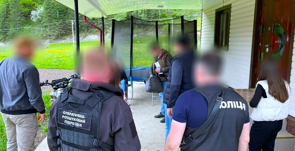Через Карпати – за кордон: підозру отримали четверо чоловіків, які організували бізнес на ухилянтах