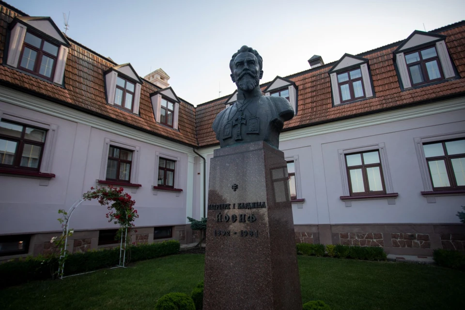 Глава УГКЦ з єпископами відвідав рідну хату патріарха Йосифа Сліпого на Тернопільщині