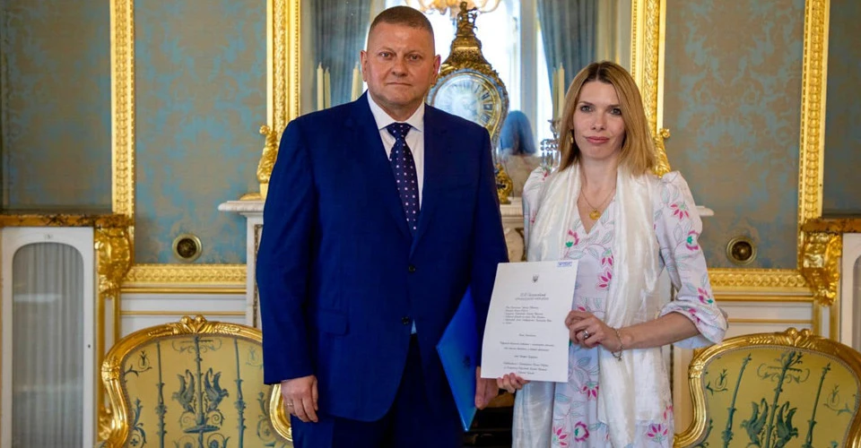 Залужний вручив копії вірчих грамот очільниці структурного підрозділу з питань протоколу Форін Офісу Вікторії Басбі
