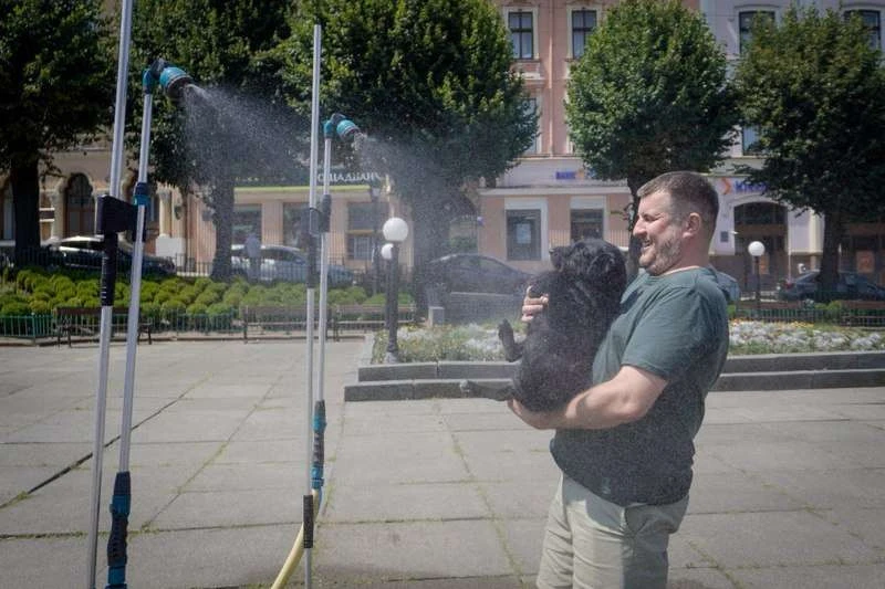 На вулицях Чернівців встановили розпилювачі води: локації