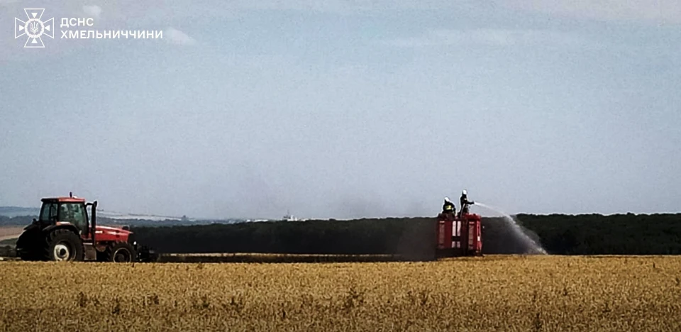 На Хмельниччині врятували від вогню понад 100 га хлібного лану