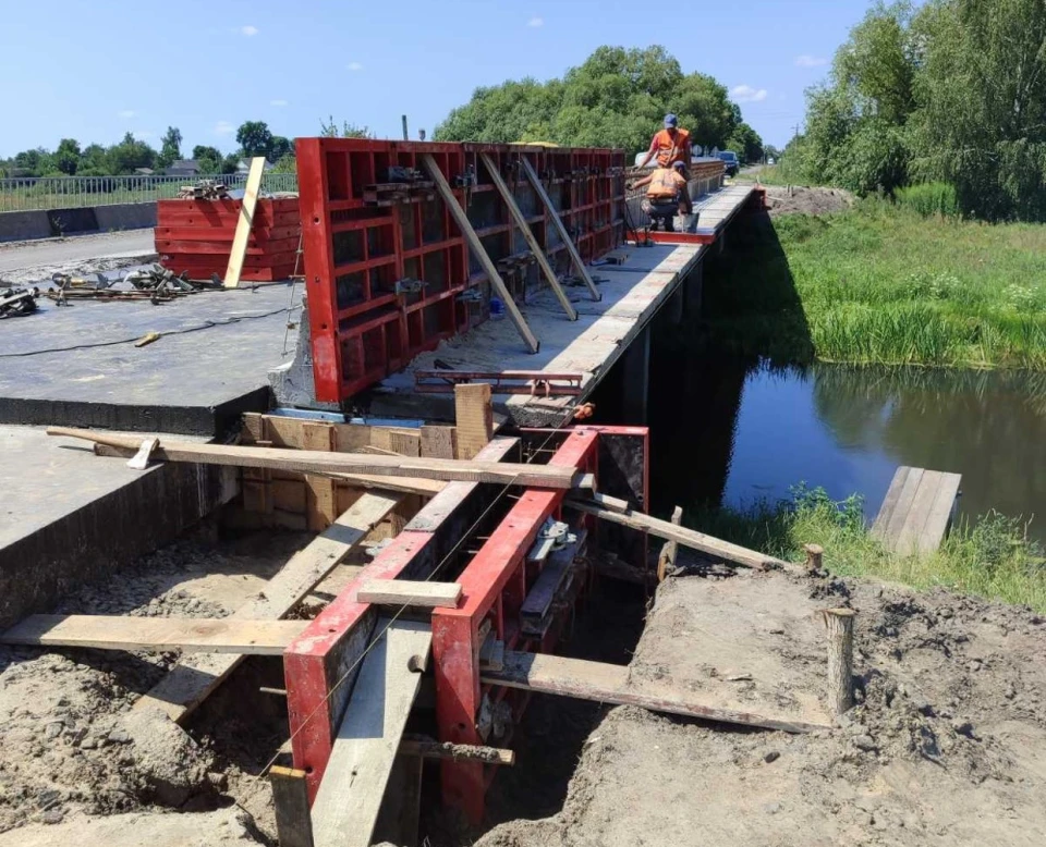 У Луцькому районі вперше розпочали ремонтувати 58-річний міст
