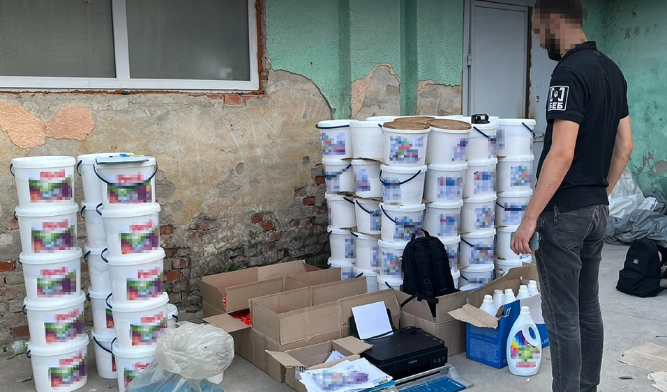 На Закарпатті викрили виробництво фальсифікованої побутової хімії