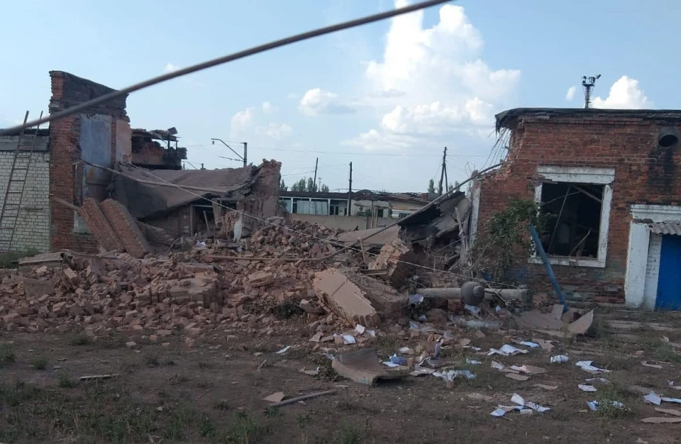 Росіяни розбомбили адмінбудівлю Укрзалізниці в Лимані