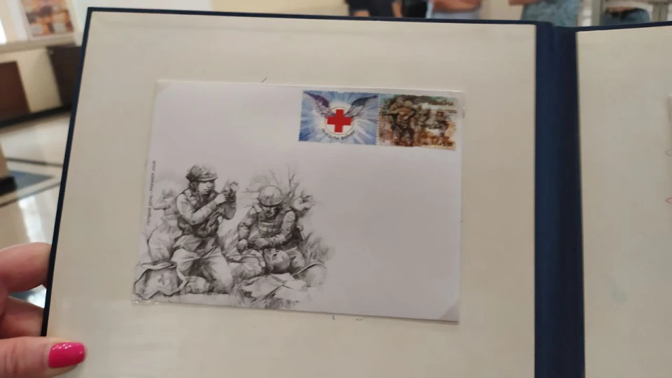 "Янголи війни": у Львові презентували марки, присвячені медикам