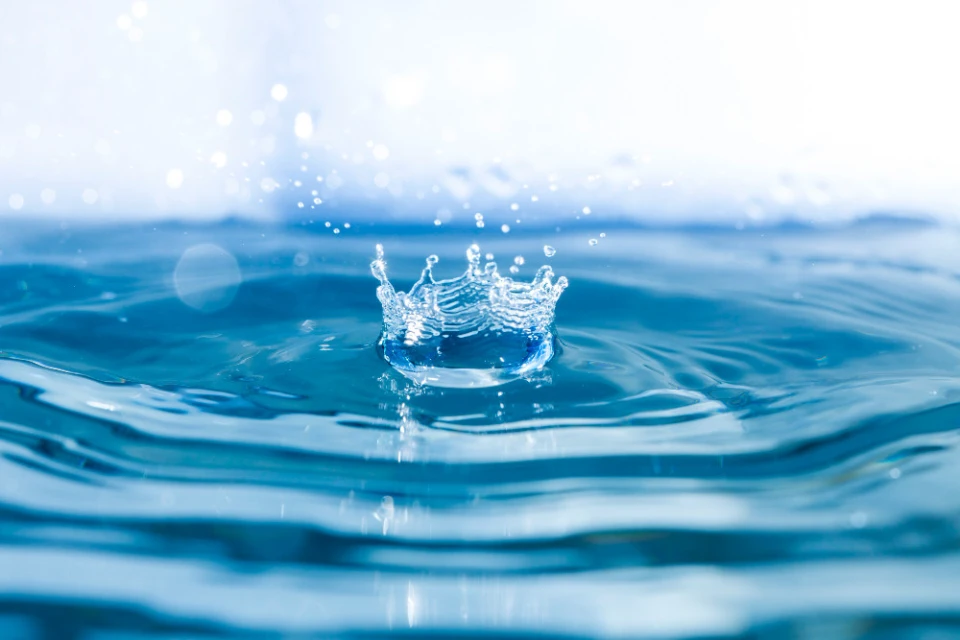 вода