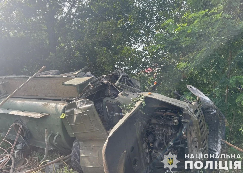 Унаслідок перекидання вантажівки на Львівщині загинула людина, ще двоє травмовані