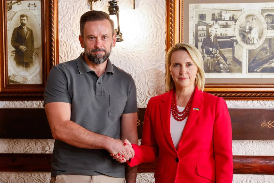 Бріджит Енн Брінк та Віктор Микита