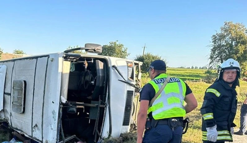 На Хмельниччині перекинувся пасажирський автобус із дітьми