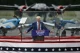 Трамп за куленепробивним склом