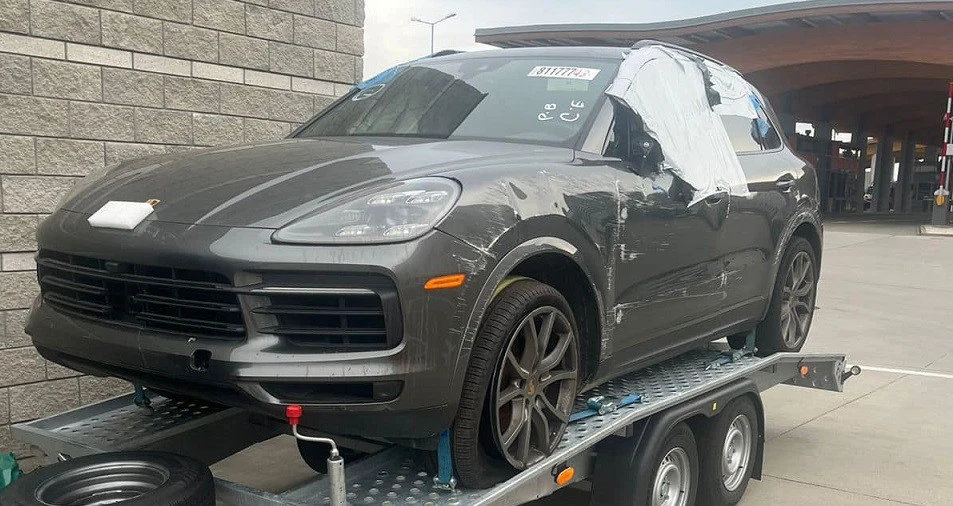 В Україну намагалися ввезти Porsche Cayenne нібито для благодійного фонду