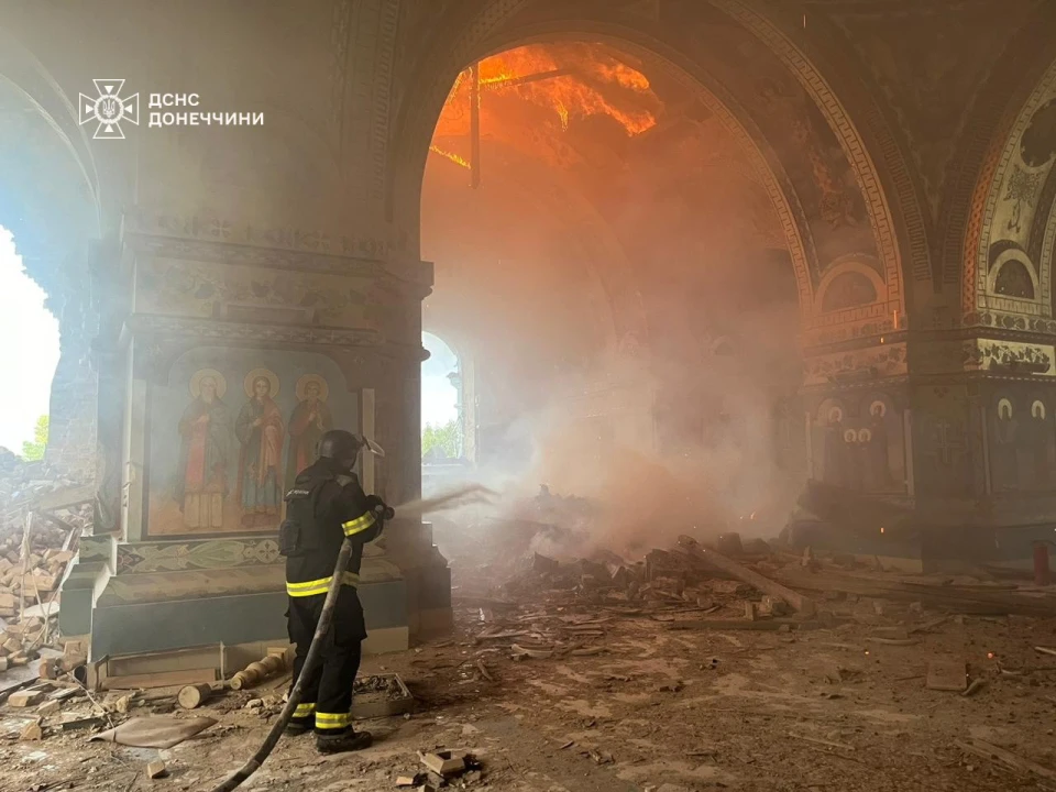 пожежа в храмі на Донеччині через російський обстріл