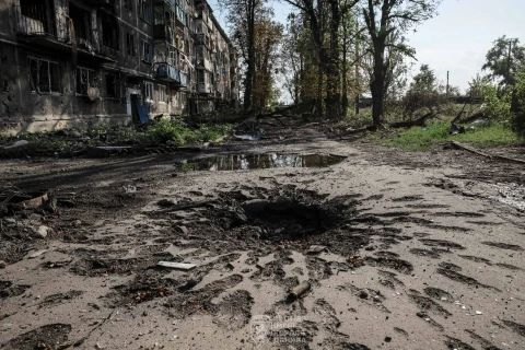 Випалені будівлі, воронки від снарядів і руїни: воїни 24-ї ОМБр показали зруйнований росіянами Часів Яр