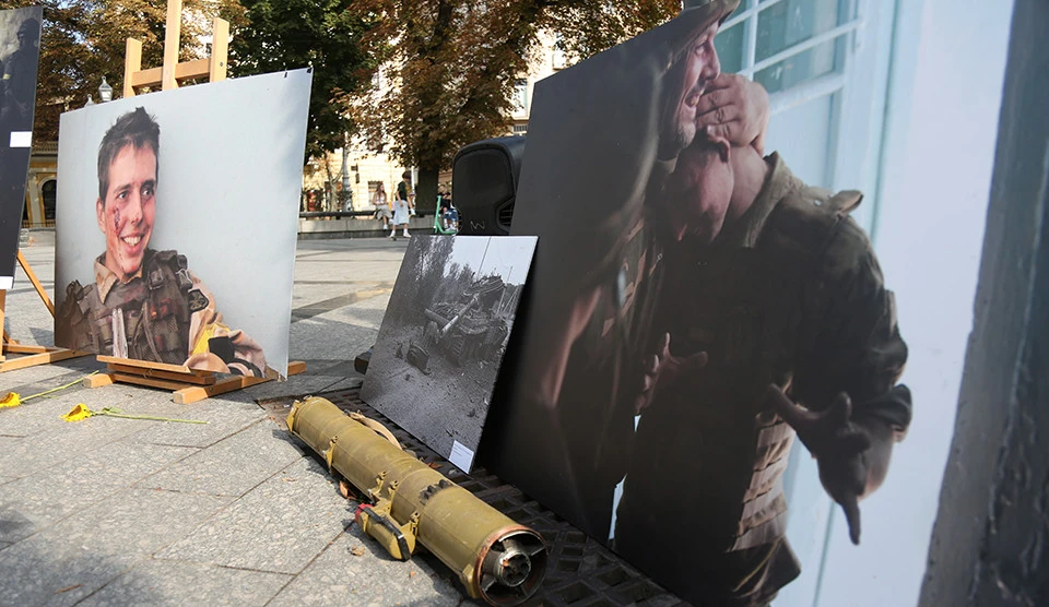 Документальна виставка фотографій з Іловайська 2014 року у Львові