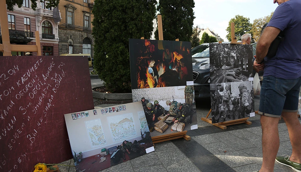 Документальна виставка фотографій з Іловайська 2014 року у Львові